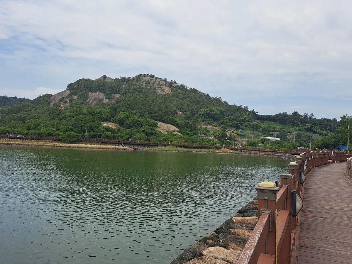 Gatbawi Rock in Mokpo